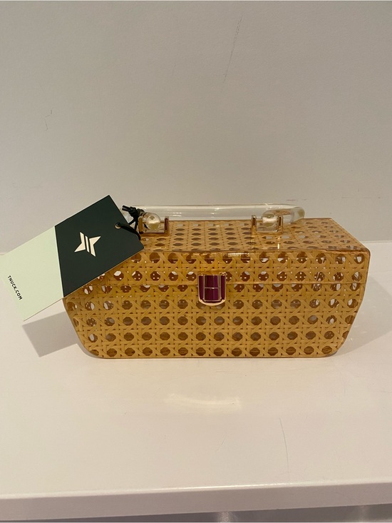 Tuckernuck Handbags - Tuckernuck Acrylic Tan Box Clutch with Clear Handle - NWT